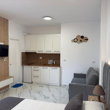 Voda Apartments Ksamil Esterno foto