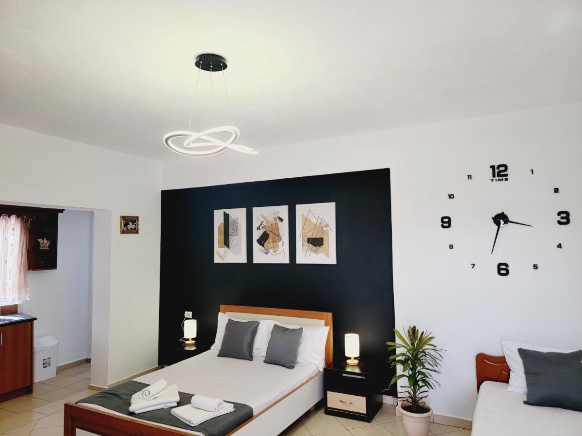 Voda Apartments Ksamil Esterno foto