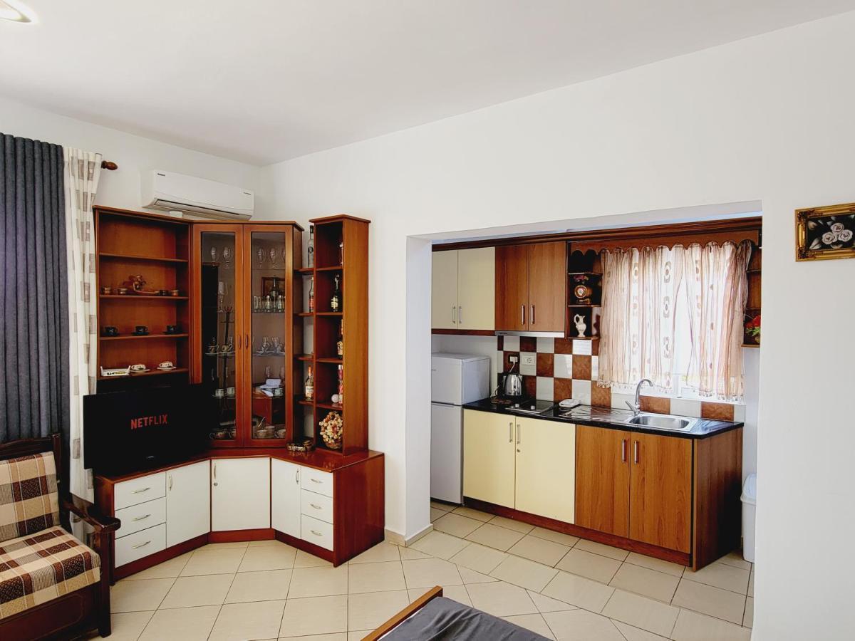 Voda Apartments Ksamil Esterno foto