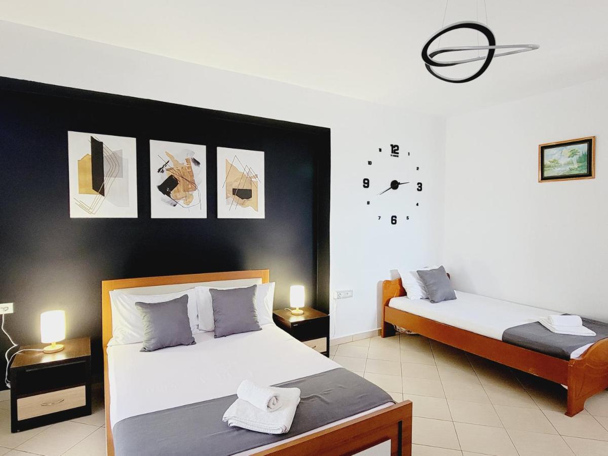 Voda Apartments Ksamil Esterno foto