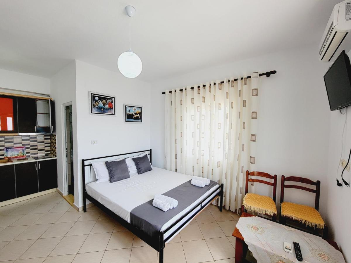 Voda Apartments Ksamil Esterno foto