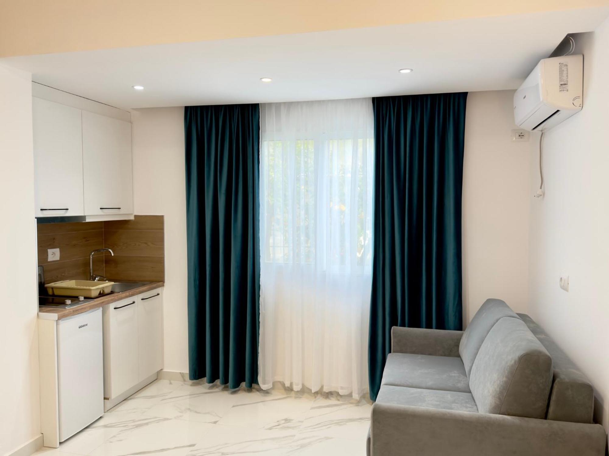 Voda Apartments Ksamil Esterno foto