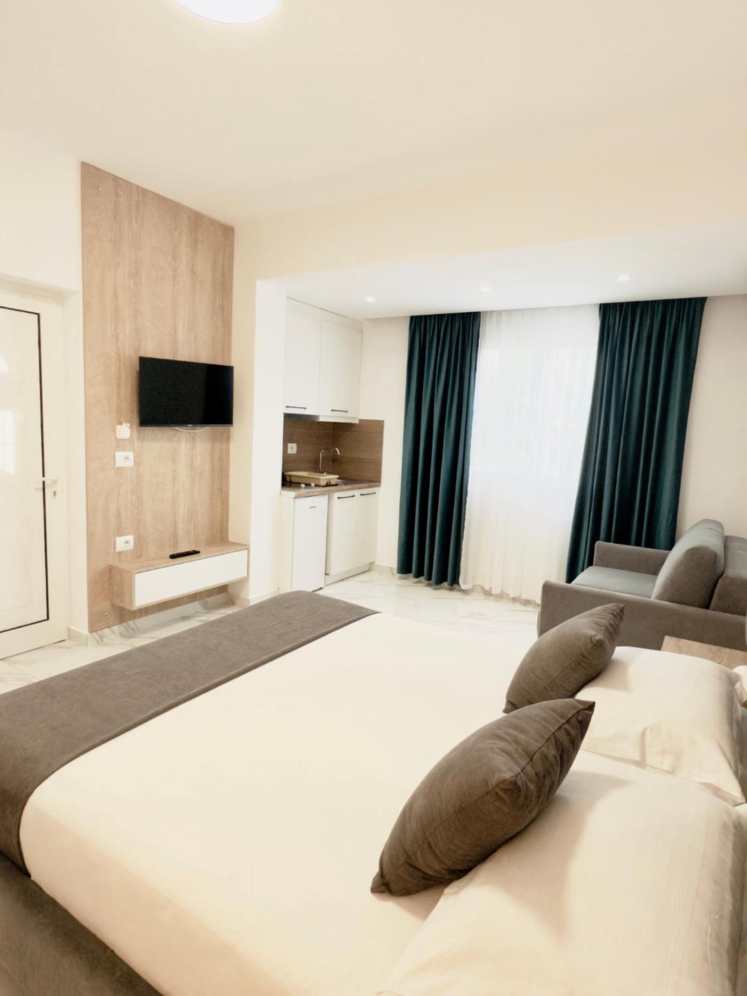 Voda Apartments Ksamil Esterno foto